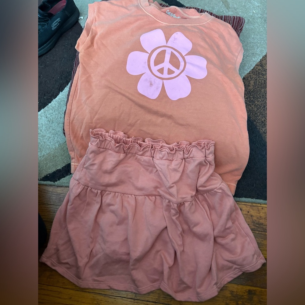 Peach Peace Sign Top and short set plus Skirt 10/12